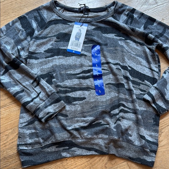 Camo Sweatshirt size large - Picture 2 of 10